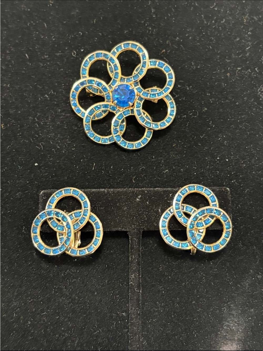 Midcentury Capri blue rhinestone & gold tone brooch & clip earring set Estate